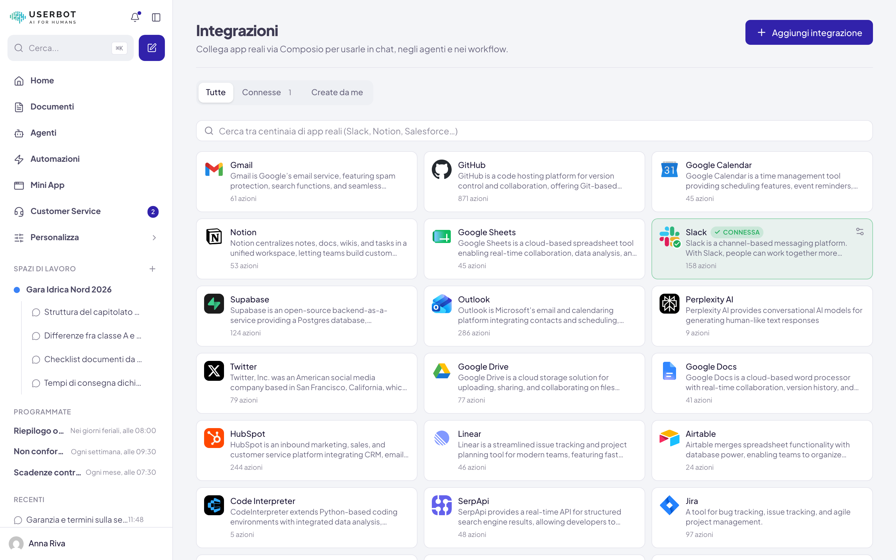 Il catalogo delle integrazioni in Userbot: centinaia di app vere con il loro logo, la descrizione e il numero di azioni disponibili, e Slack già connessa